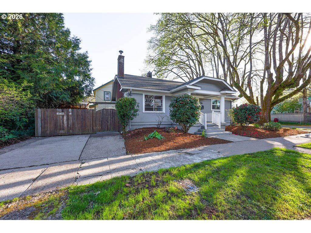 Property Photo:  996 W 8th Ave  OR 97402 