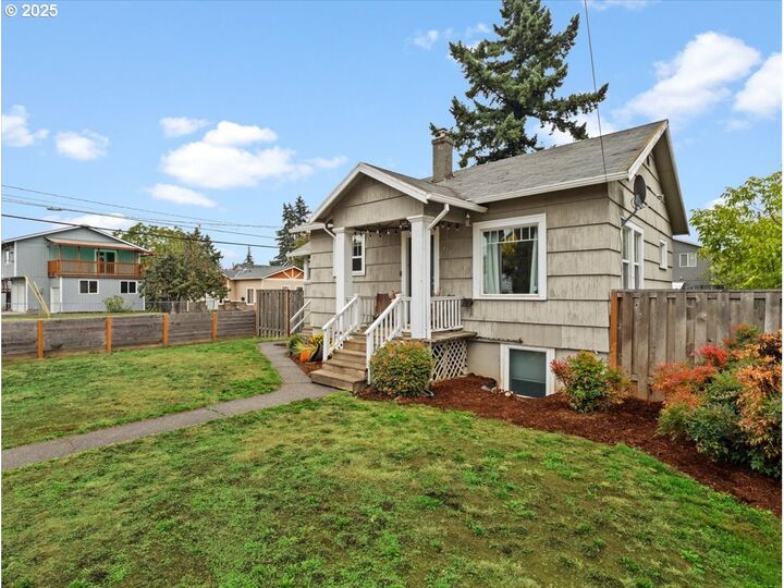 Property Photo: 6506 SE 83rd Ave OR 97266