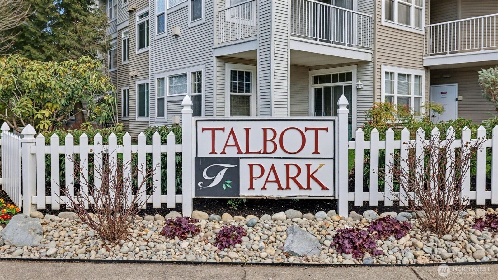 Property Photo:  4714  Morris Avenue S  WA 98055 