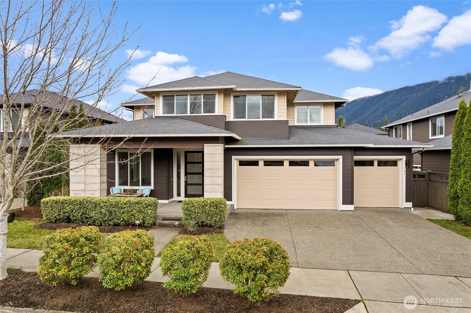 Property Photo:  751 SE 11th Street  WA 98045 