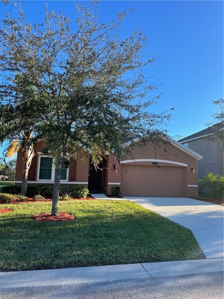 Property Photo: 1586 Lexington Square SW FL 32962