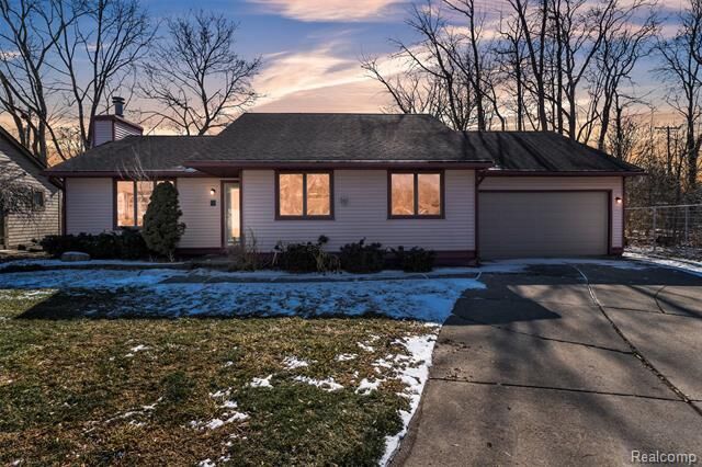 Property Photo: 15 Lana Court 7 MI 48043