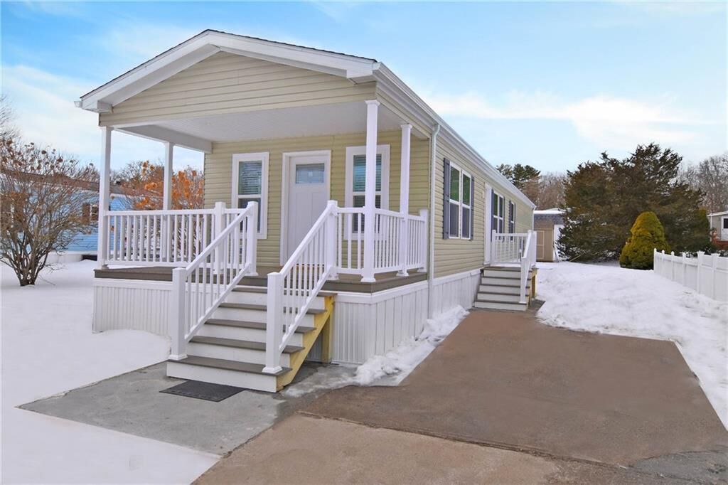 Property Photo:  18 Comfort Lane  RI 02879 