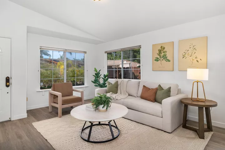 Property Photo:  9118 Sesi Ln  CA 92040 