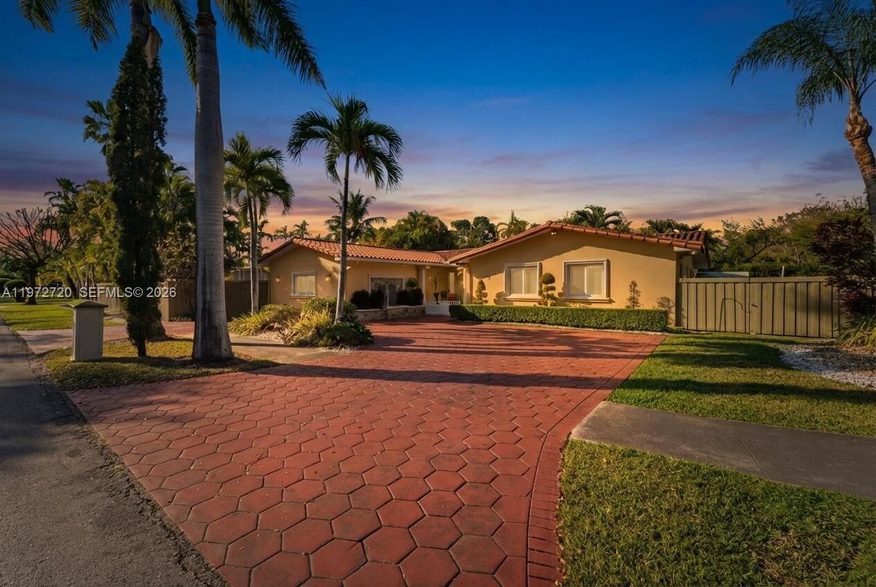 Property Photo: 9475 SW 70th St FL 33173