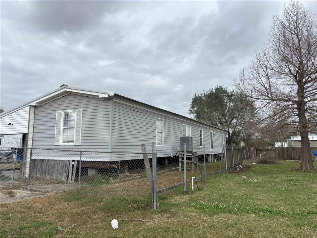 Property Photo:  2506 Drum Drive  LA 70605 