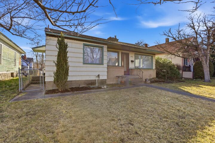 Property Photo: 1012 E Augusta Ave WA 99207