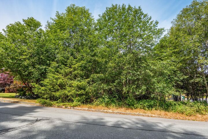 Property Photo:  581 Macmillan Dr  BC V0P 1R0 