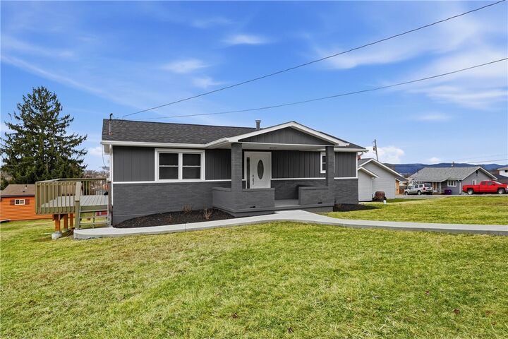 Property Photo:  667 Memorial Dr  PA 15068 