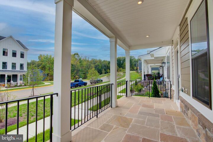 Property Photo:  42609 Houdini Rest Ter  VA 20176 