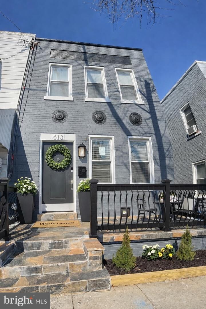 Property Photo:  613 Roxboro Place NW  DC 20011 