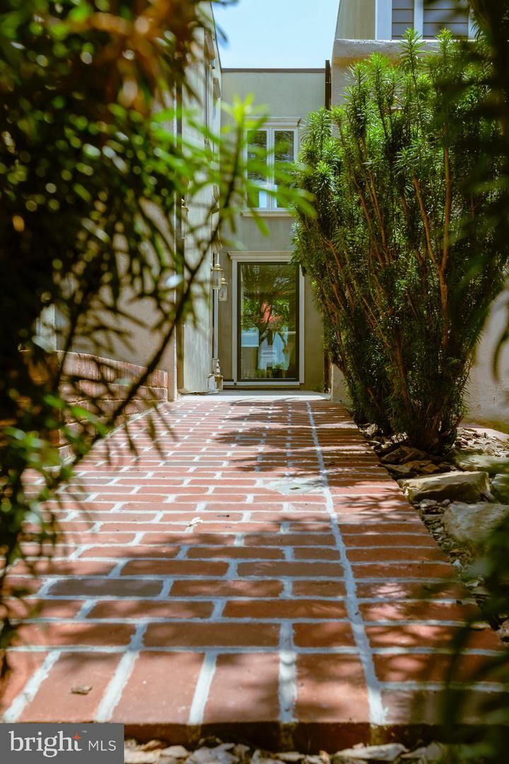 Property Photo: 524 6th Street SE DC 20003