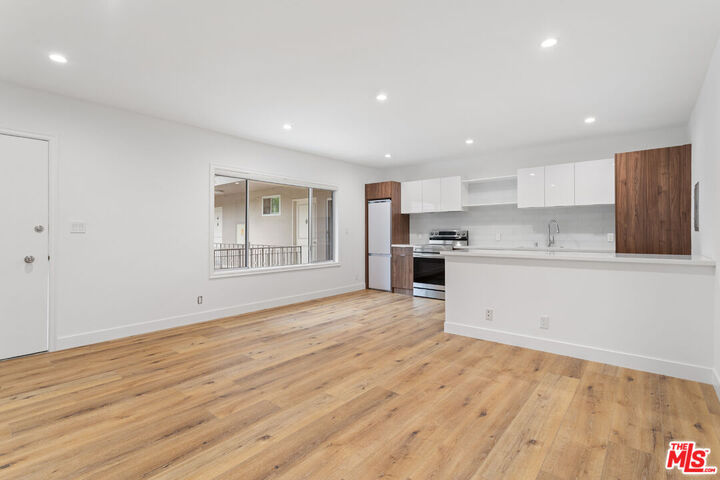 Property Photo:  2002 4th St  CA 90405 