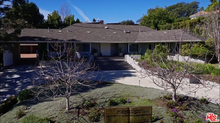 Property Photo:  917 Oxford Way  CA 90210 