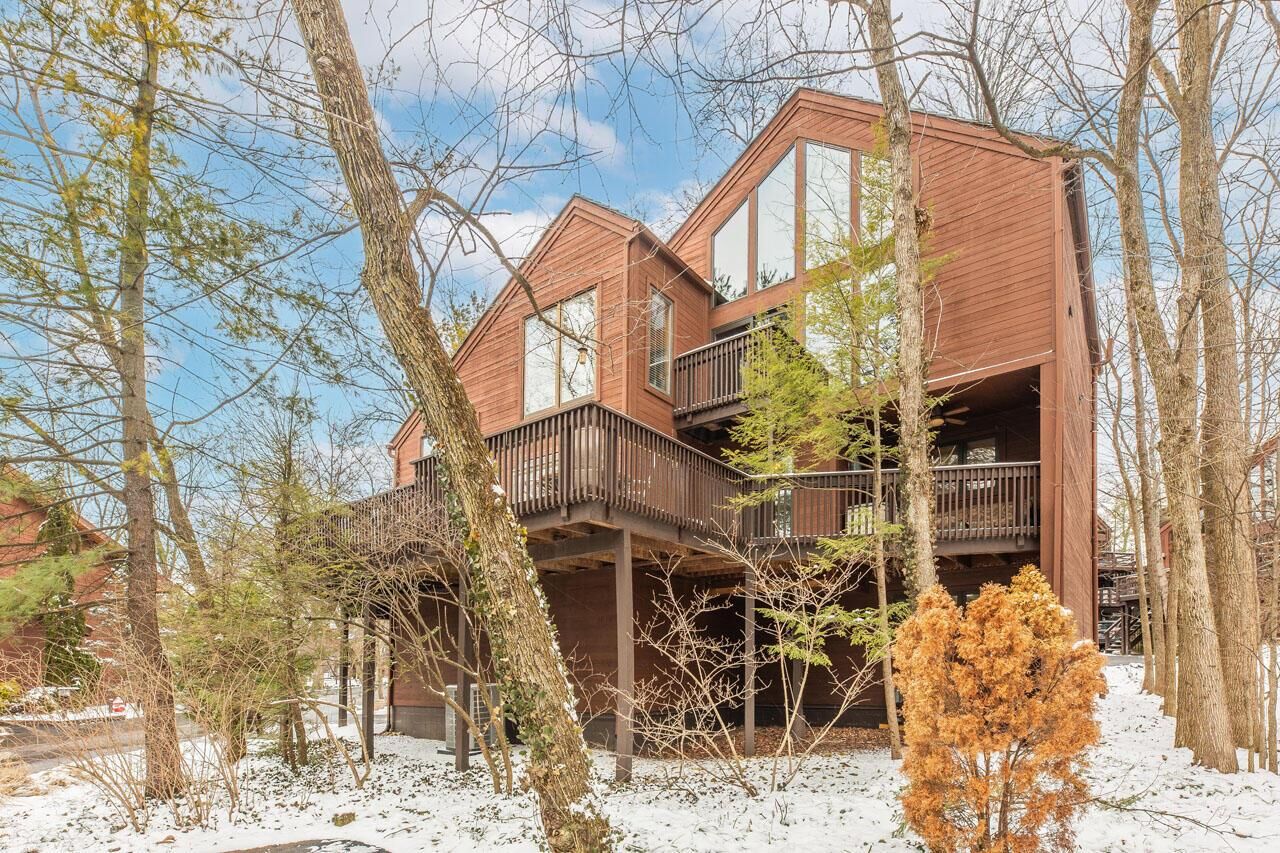 Property Photo:  392 Hickory Lane  OH 43081 