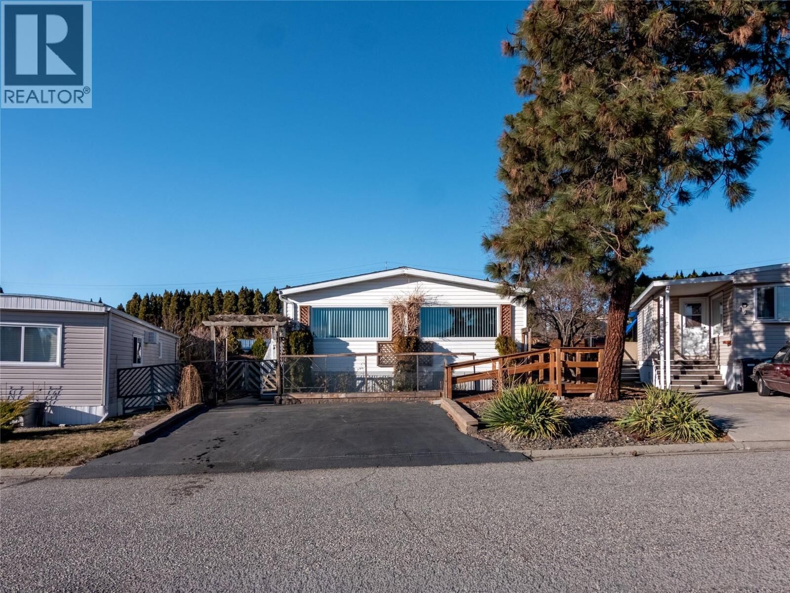 Property Photo: 98 Okanagan Avenue East 11 BC V2A 3J5