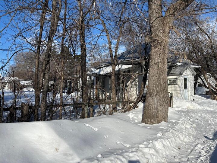 Property Photo:  143 King Street North  MB R0K 1R0 