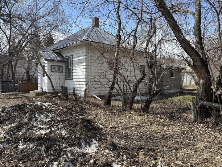 Property Photo:  143 King Street North  MB R0K 1R0 