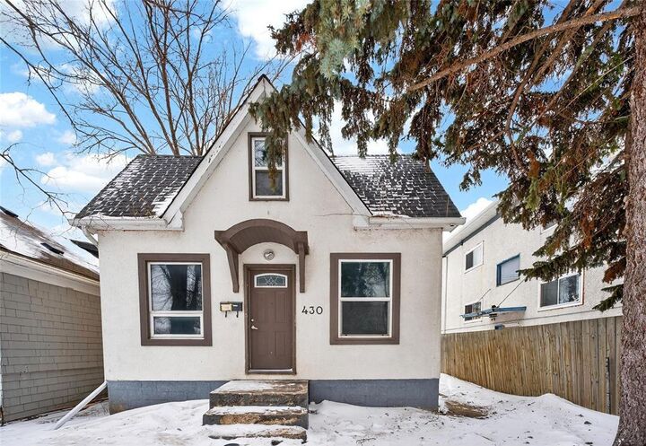 Property Photo:  430 Martin Avenue West  MB R2L 0C3 