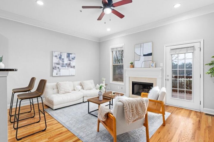 Property Photo:  1895 Sterling Oaks Circle  GA 30319 