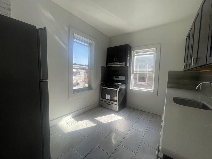 Property Photo:  18 Warner Ave 2  NJ 07305 