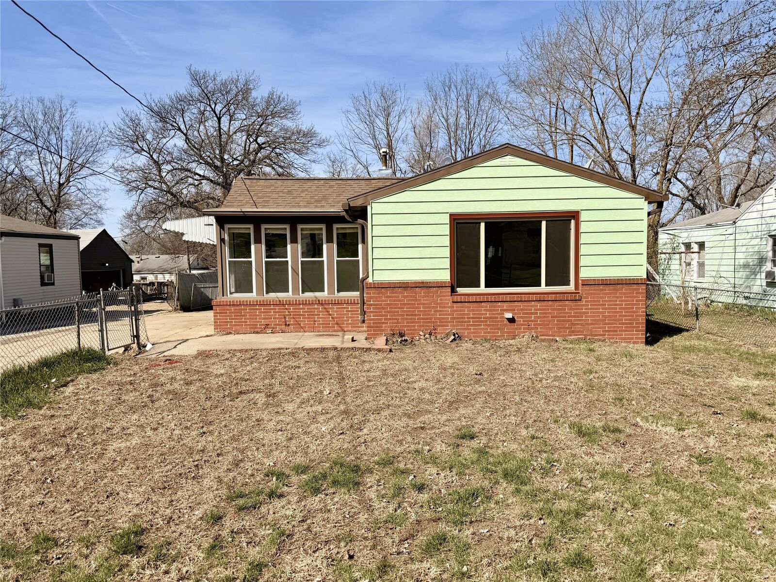 Property Photo: 1300 E 34th Street IA 50317