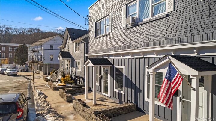 Property Photo:  197 Grand Street 1  NY 10520 