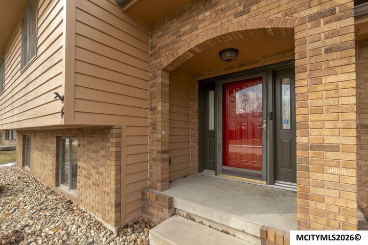 Property Photo:  4 Field Rd  IA 50401 