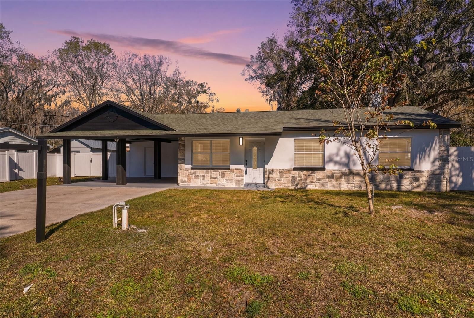 Property Photo:  1413 May Street  FL 33548 