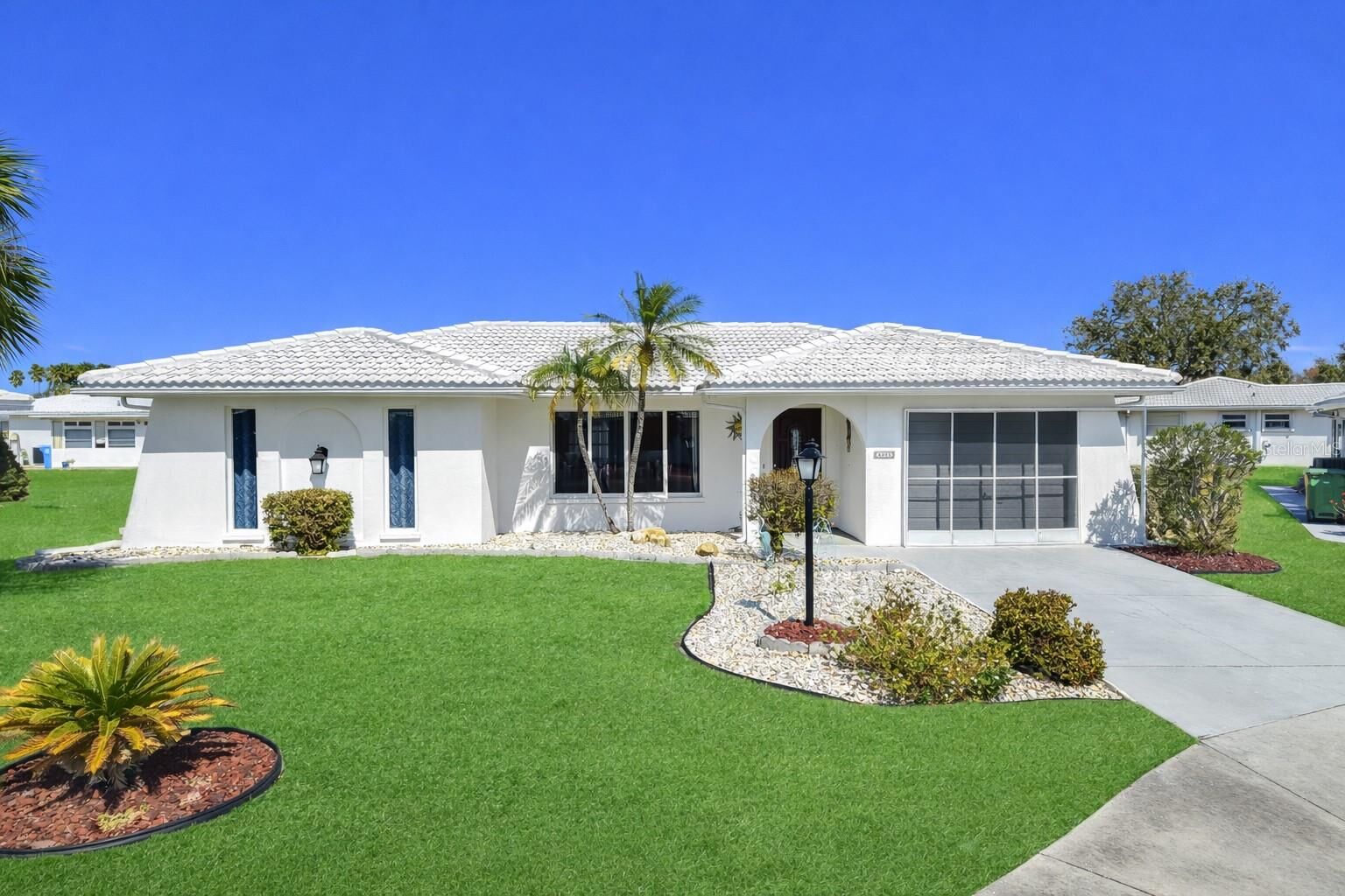 Property Photo:  4005 Palm Court  FL 34208 