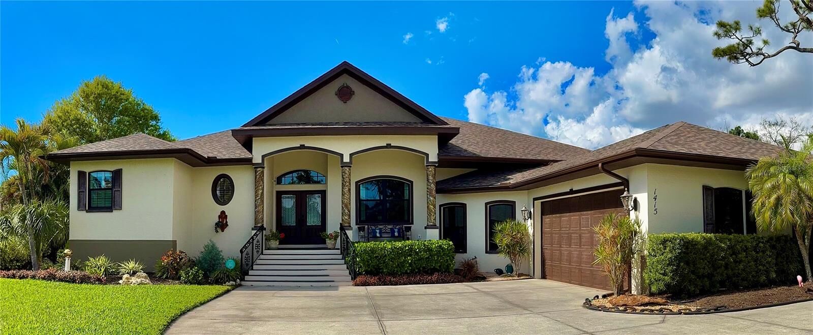 Property Photo: 1415 Bayshore Drive FL 34223