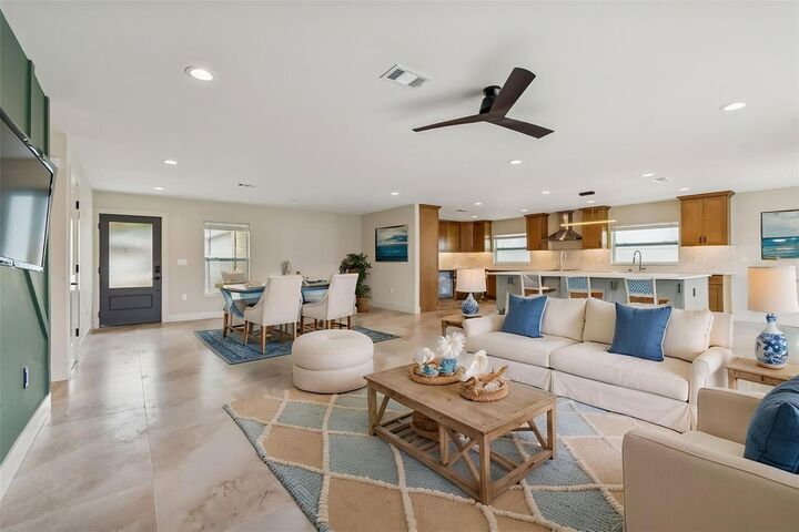 Property Photo:  3921 Versailles Drive  FL 33634 