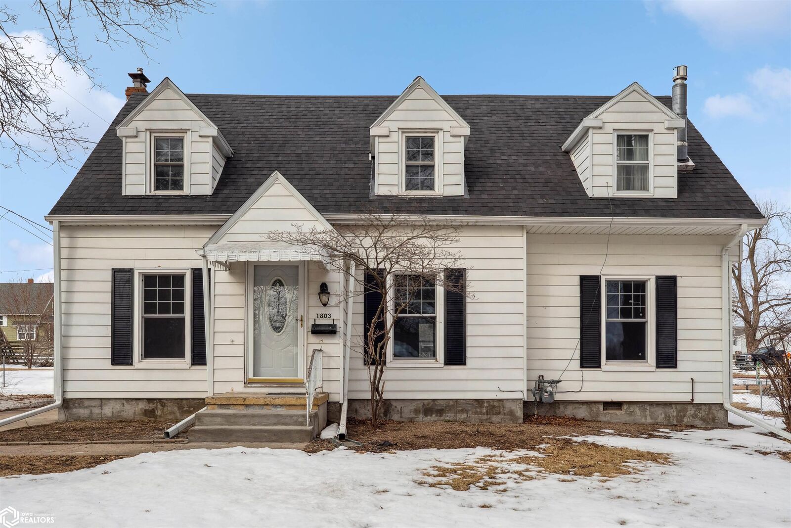 Property Photo:  1803 W State Street  IA 50158 