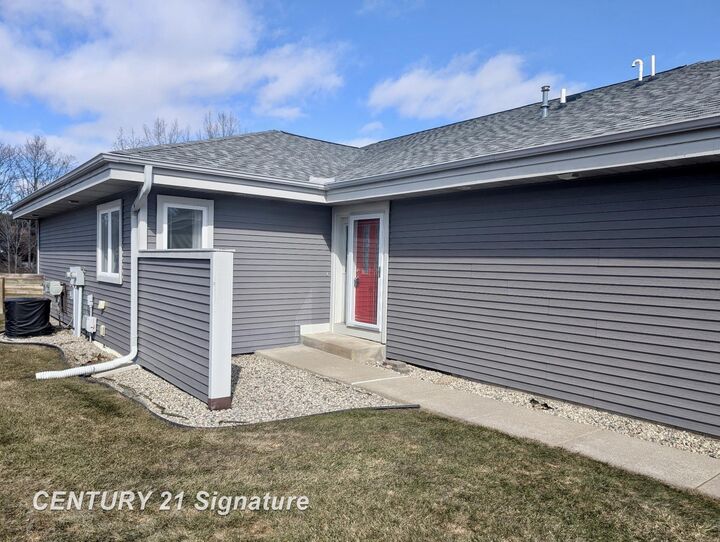 Property Photo:  9 Sanctuary Way  MI 48623 
