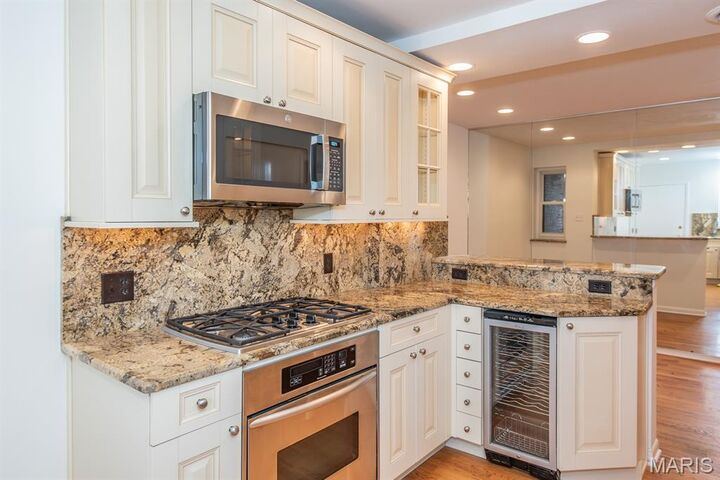 Property Photo: 377 N Taylor Avenue 1S MO 63108