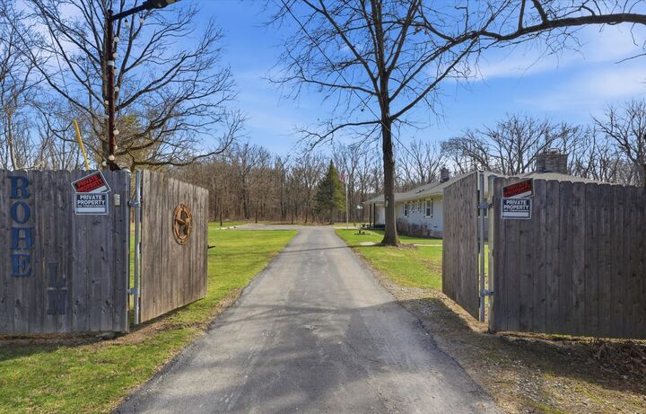 Property Photo:  2 Rohe Lane  IL 60417 