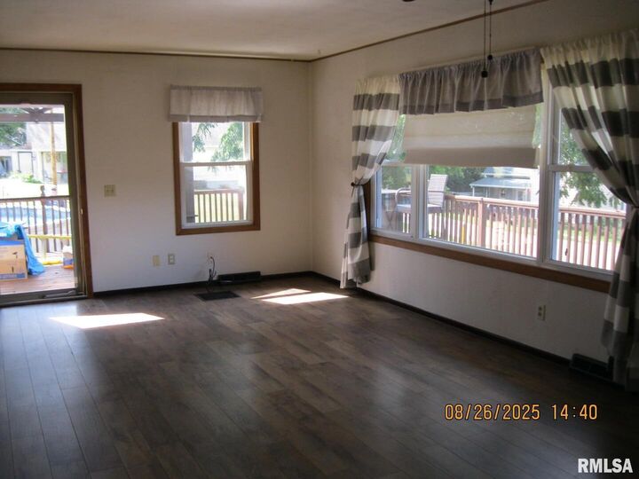 Property Photo:  301 N Church St Street  IL 61230 