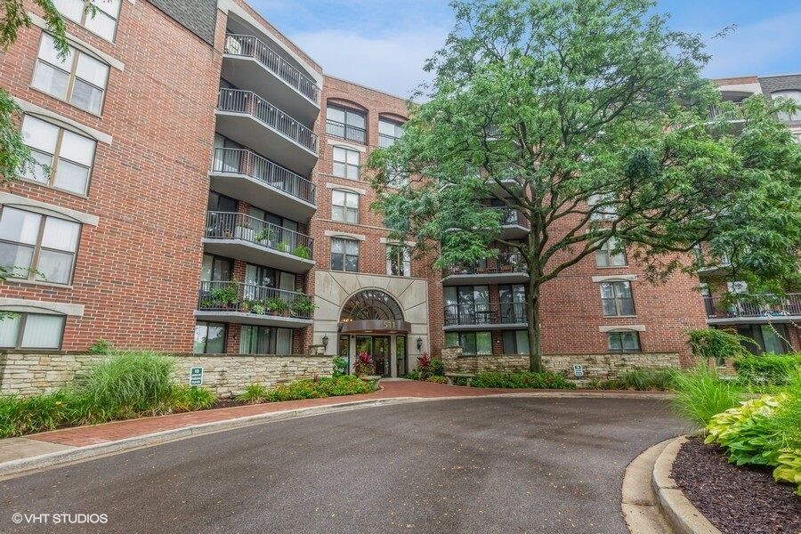 Property Photo: 511 Aurora Avenue 606 IL 60540