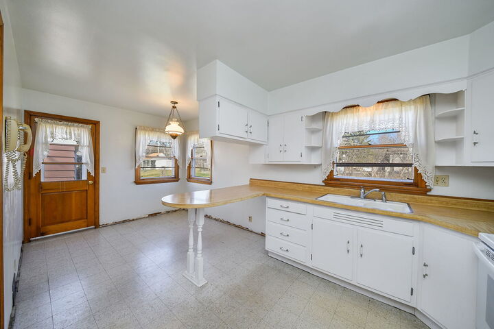 Property Photo: 1322 Lakeview Street IL 60051