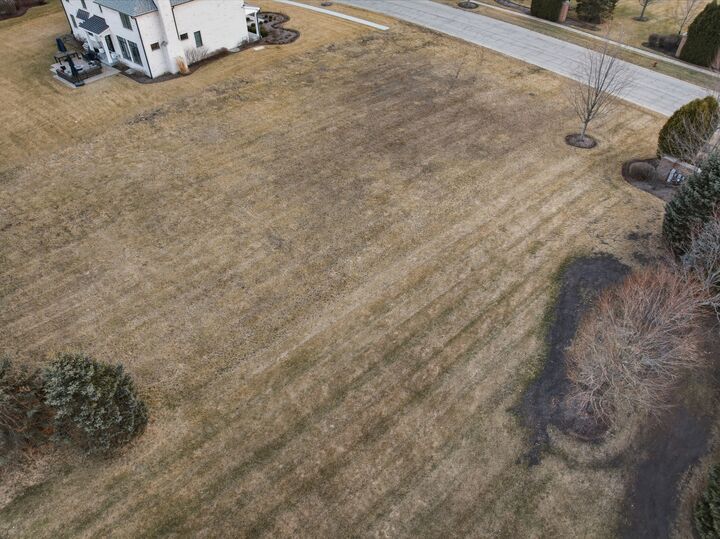 Property Photo:  5N285 Prairie Lakes Boulevard  IL 60175 