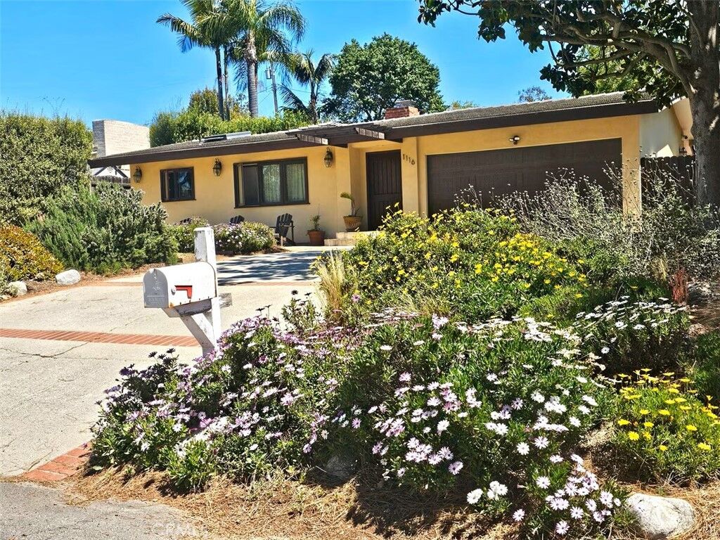 Property Photo:  1116 Via Nogales  CA 90274 