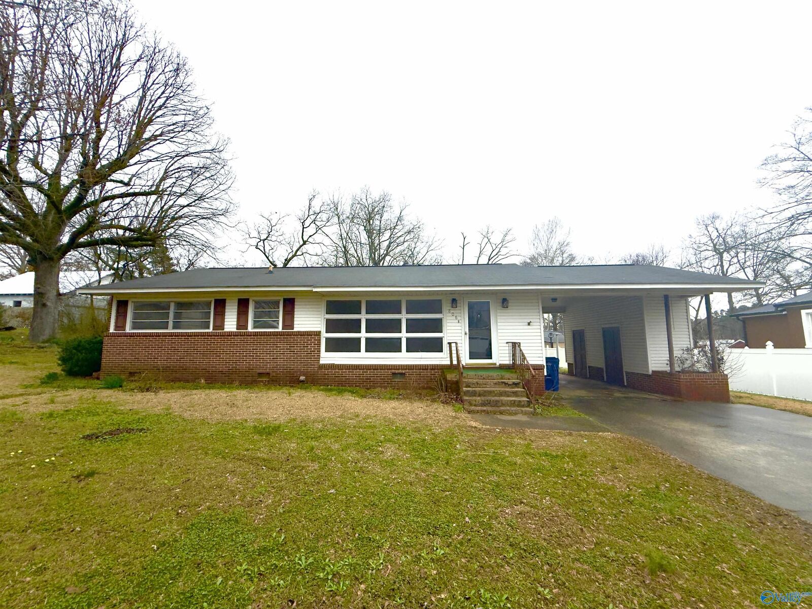 Property Photo: 806 SW Fourth Street SW AL 35954