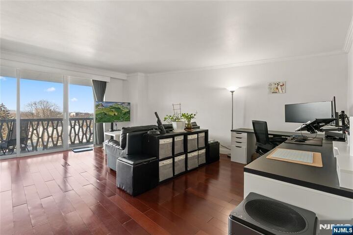 Property Photo:  2000 Linwood Avenue 6E  NJ 07024 