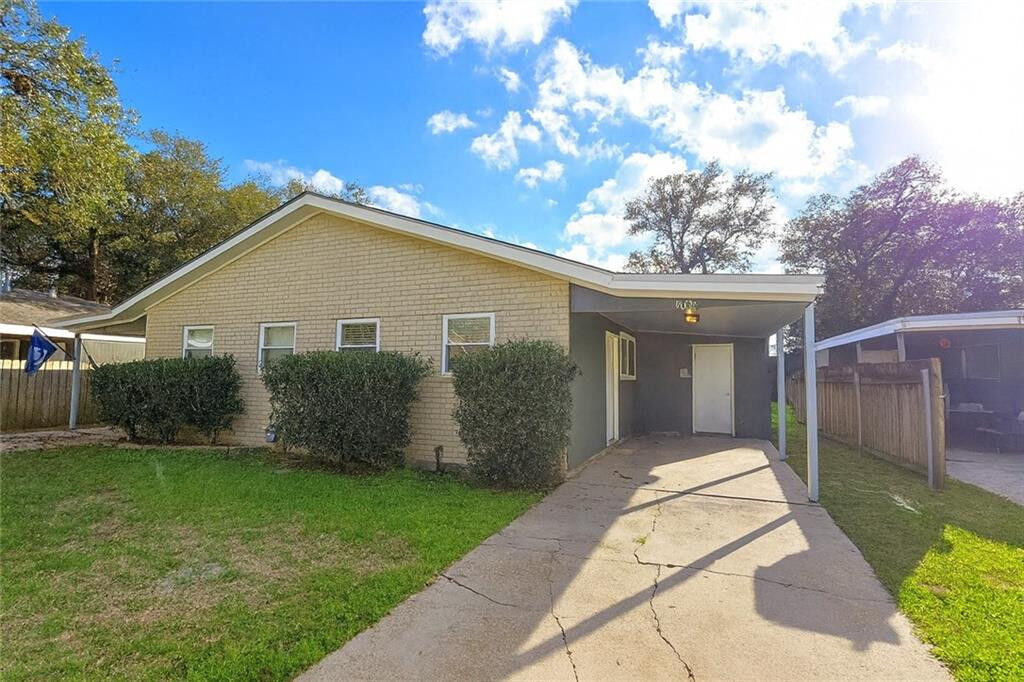 Property Photo:  219 Avenue A Avenue 1  LA 70037 