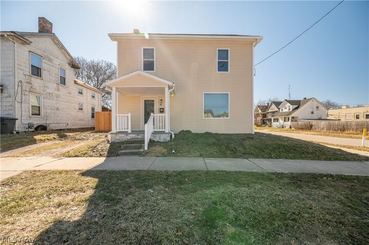 Property Photo:  807 E Third Street  OH 44460 