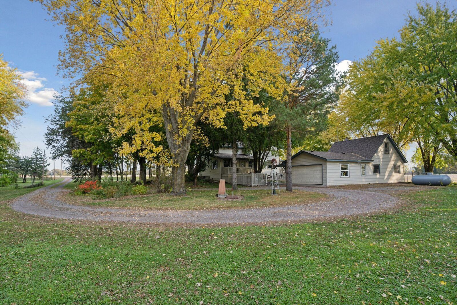 Property Photo: 4113 County Road 33 SE MN 55313