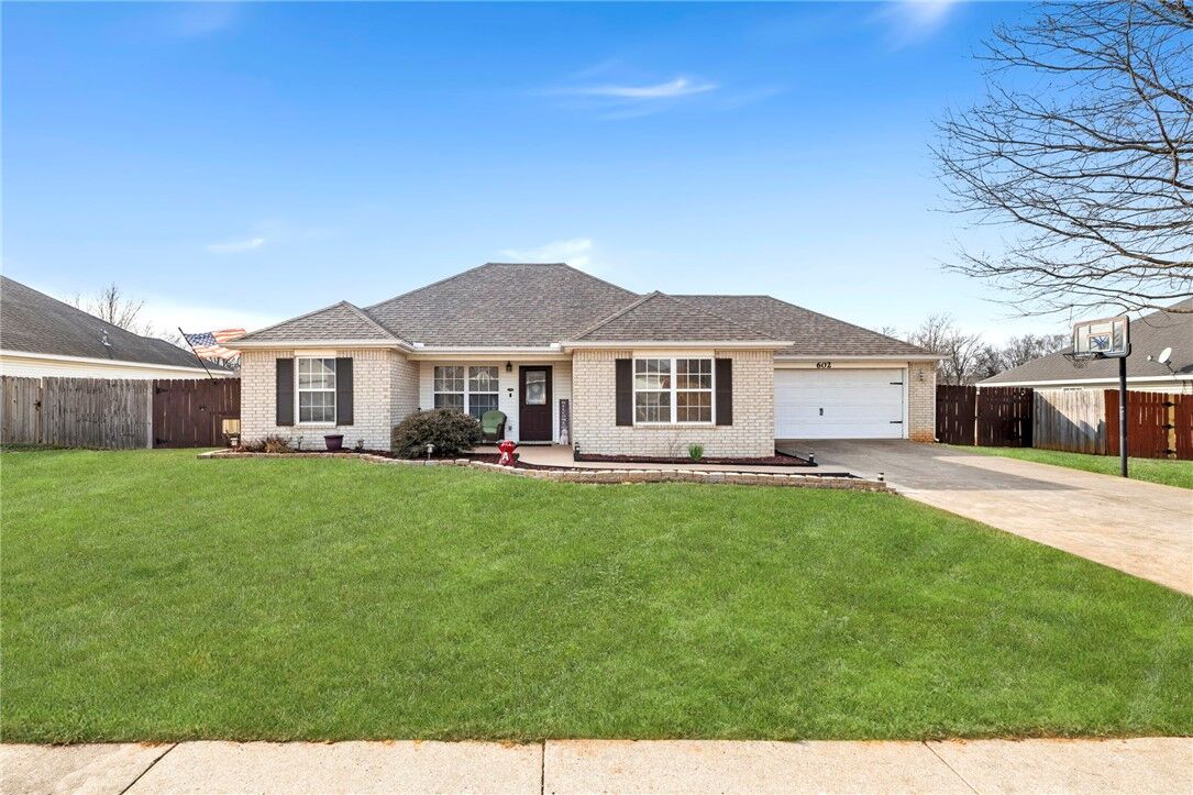 Property Photo:  602 Emerald Street  AR 72745 