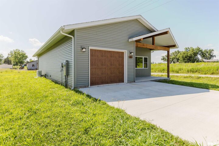 Property Photo:  821 N 27th Street  IL 62948 