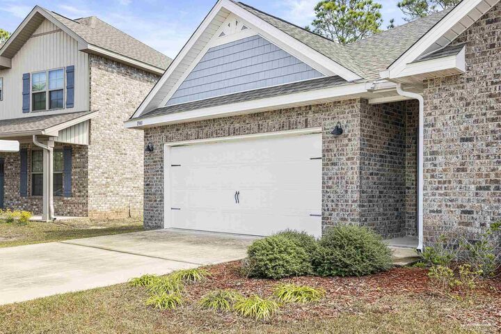 Property Photo:  1940 Cambridge Park Dr  FL 32563 