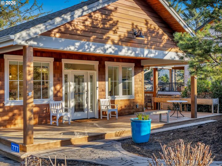 Property Photo:  777 N Marion Ave  OR 97138 